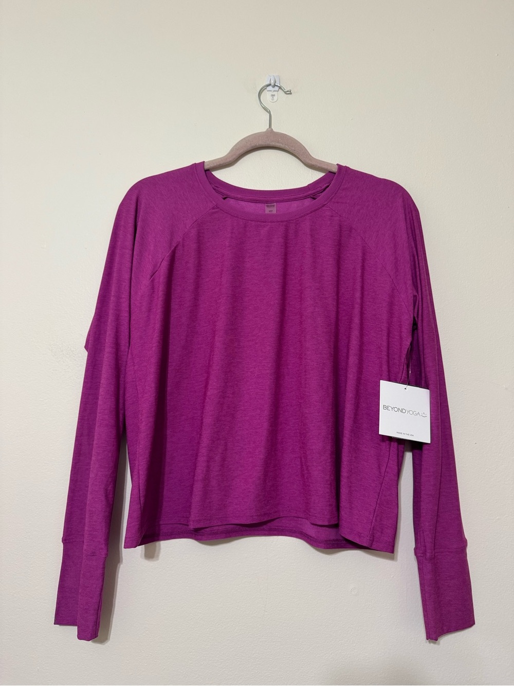 NWT Beyond Yoga Featherweight Daydreamer Long Sleeve Pullover in Fuchsia